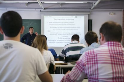 Clase impartida en inglés en la escuela de Ingeniería de Telecomunicaciones de la Universidad Politécnica de Cataluña.