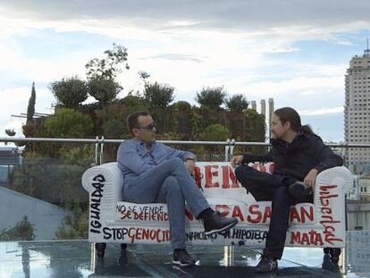 Pablo Iglesias charla con Risto Mejide en el sofá de ‘Viajando con Chester’