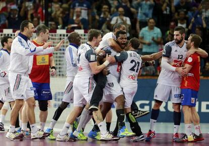 El equipo franc&eacute;s celebra la victoria