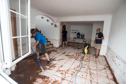 Una vivienda de Es Mercadal, Menorca,  después las intensas lluvias y tormentas de la dana, este viernes.