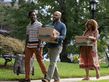 Desde la izquierda, Sterling K. Brown, Jeffrey Wright y Erika Alexander, en 'American Fiction'.