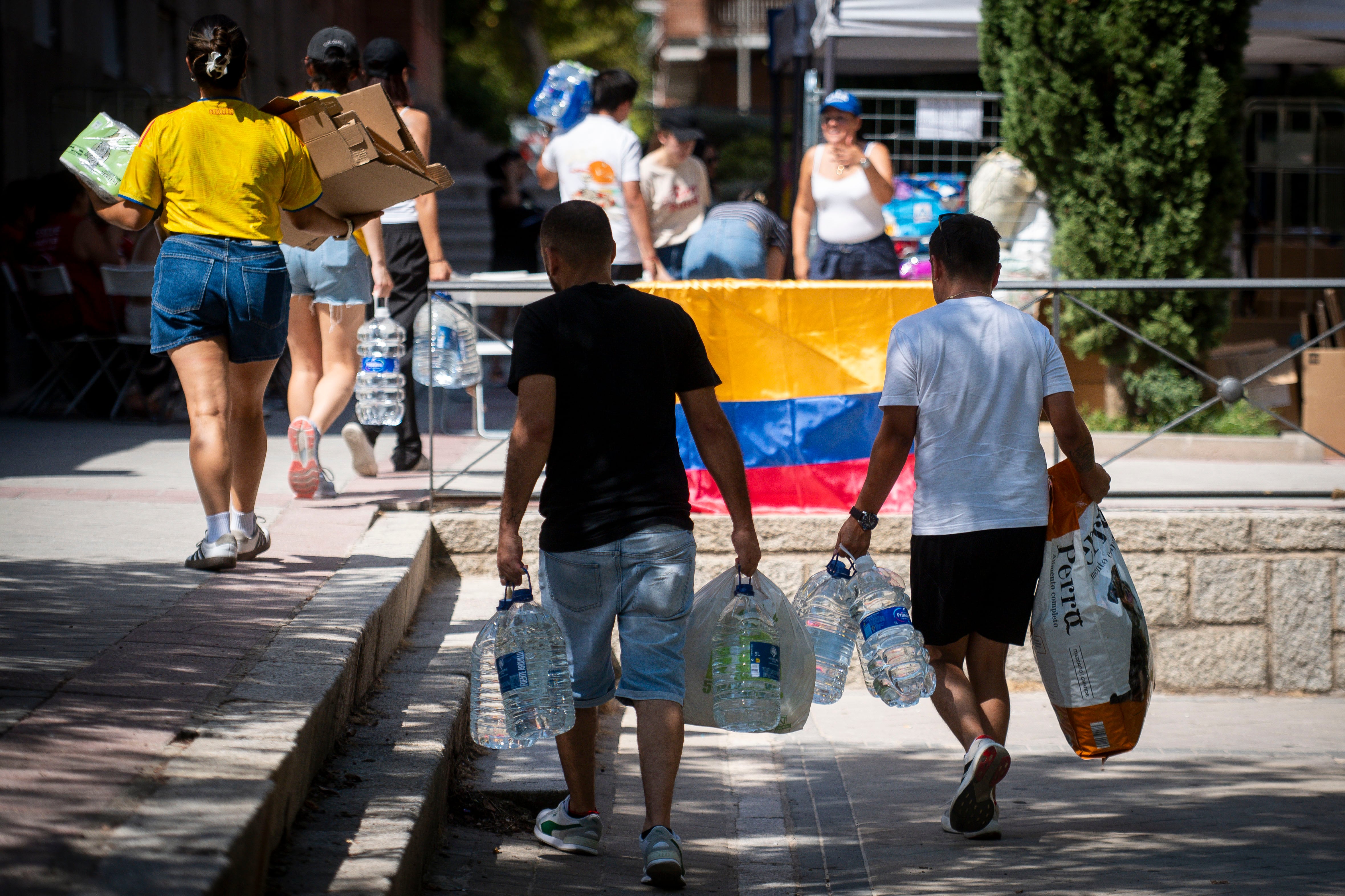 La diáspora colombiana en España se moviliza este jueves tras el terremoto en Colombia. Un centro recopila ayudas humanitarias para enviar al país sudamericano.