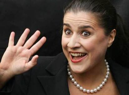 La <i>mezzosoprano</i> italiana Cecilia Bartoli, ayer en el Teatro Real.