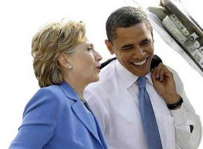 Obama y Clinton en el encuentro que han celebrado esta madrugada para acercar posturas y fomentar la unidad de los demócratas