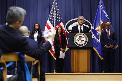 Momento de la rueda de prensa que ofreció el pasado martes el fiscal general de Estados Unidos Merrick Garland, junto a sus ayudantes, para dar cuenta de la demanda contra Google.