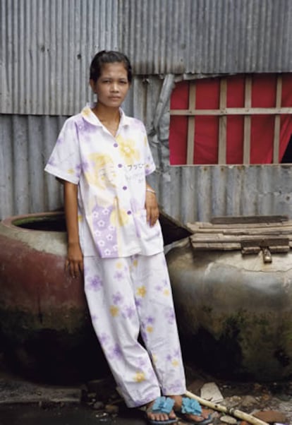 Ry Pov, de 23 años, estudió hasta segundo grado, pero olvidado cómo se lee. Habita en uno de los muchos burdeles de Phnom Penh, un grupo de chavolas que llaman &#39;Building&#39;, Allí trabajan cien chicas.