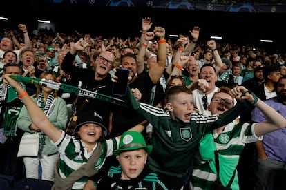 Soccer Football - Champions League - Group F - Real Madrid v Celtic - Santiago Bernabeu, Madrid, Spain - November 2, 2022 Celtic fans REUTERS/Susana Vera