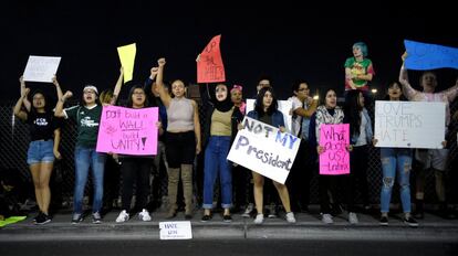 Protesta contra la victoria de Donald Trump cerca del Hotel Internacional Trump en Las Vegas, Nevada.