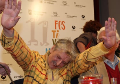 El director vasco Iván Zulueta momentos antes de recibir el Premio a la Película de Oro por Arrebato en el XI Festival de Cine Español de Málaga.
