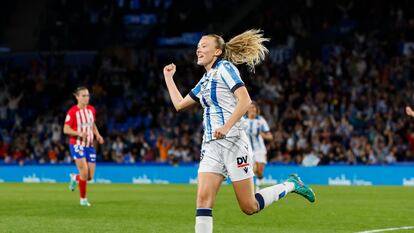 Synne Jensen celebra tras anotar el segundo de su equipo.