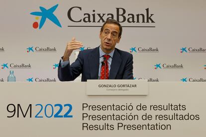 Gonzalo Gortázar, consejero delegado de CaixaBank, durante la rueda de prensa ofrecida en Valencia este viernes.