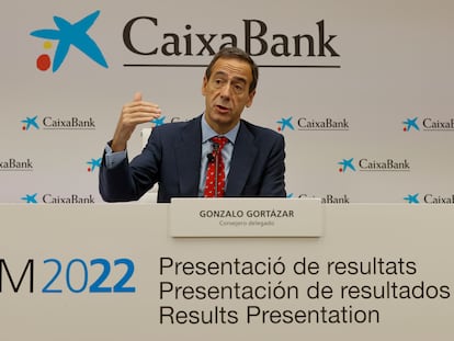 Gonzalo Gortázar, consejero delegado de CaixaBank, durante la rueda de prensa ofrecida en Valencia este viernes.