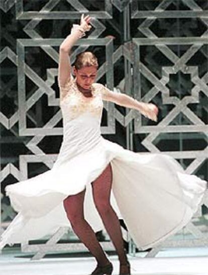 Sara Baras, durante el ensayo general de <b></b><i>Mariana Pineda</i>. PLANO ENTERO - ESCENA