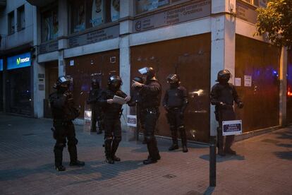 Tercera nit consecutiva de manifestacions a Gràcia.