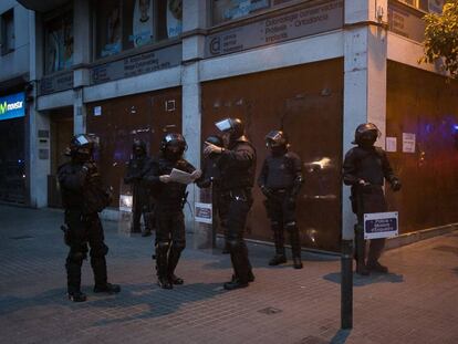 Tercera noche consecutiva de manifestaciones en Gràcia.