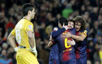Xavi y Puyol celebran un gol de Messi al Osasuna.