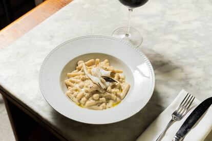 Pasta amb cigrons i bacallà de Le cucine mandarosso.