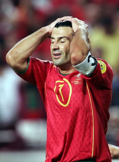 Luis Figo, con la camiseta de Portugal durante la Eurocopa de 2004