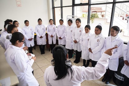 "Cada vez más chicas adolescentes se embarazan y siento que no ponen atención en lo que va a suceder después. Su plan de vida y sus metas van a cambiar si tienen un bebé", dice Deysi.