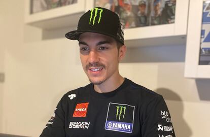 Maverick Viñales, atiende a las preguntas de los lectores de El País desde su casa.