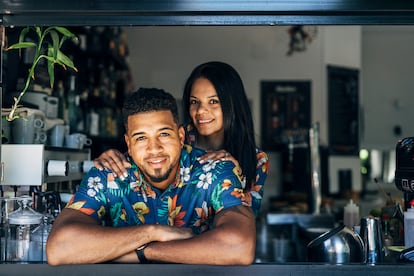 Wander (dominicano) y Helen (nicaragüense) son el alma mater del Coffee-Bar Heder, en el barrio de Lorea.