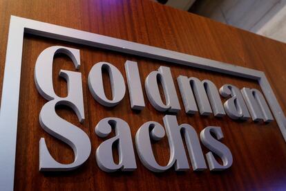 Cartel del banco de inversión Goldman Sachs en sus oficinas en la Bolsa de de Nueva York. REUTERS/Brendan McDermid/
