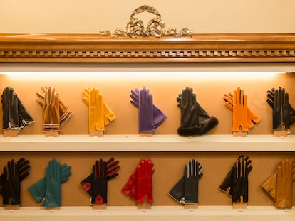 Un escaparate de Luvaria Ulisses, en Lisboa, la última tienda de guantes artesanales de Portugal.