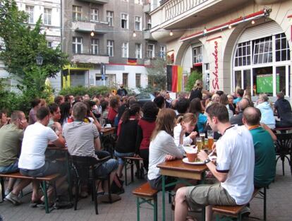 La terraza de Schraders, en la confluencia de las calles Amsterdamer y Malplaquet.