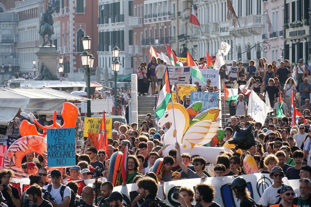 Protestas en Italia contra el crucero de lujo del embajador de EE UU para celebrar el 250º aniversario de su país