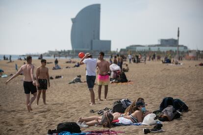 Playa de la Barceloneta, en Barcelona, el pasado 31 de marzo.