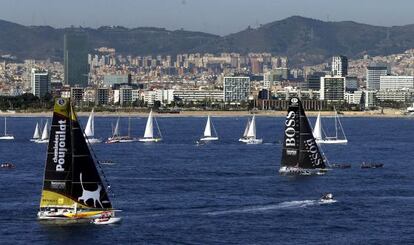 Los veleros Chemin&eacute;es Poujoulat y el Hugo Boss, durante la salida de la tercera edici&oacute;n de la Barcelona World Race.