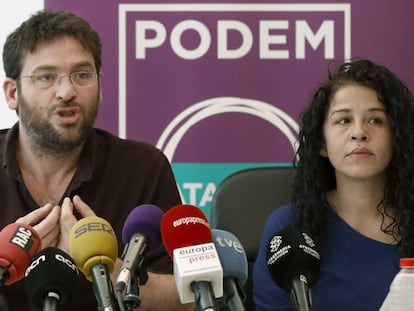 Albano Dante Fachin, junto a la secretaria de organización, Ruth Moreta, en una rueda de prensa.