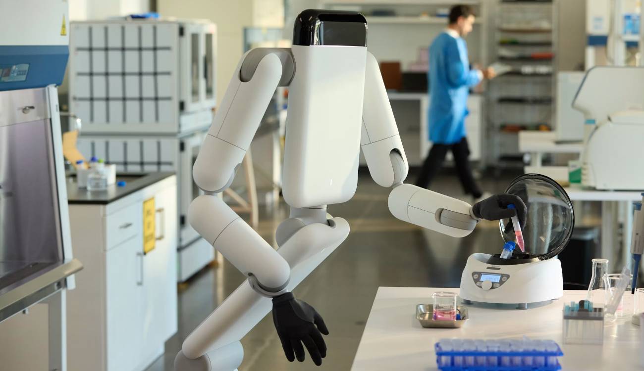 Eno es el robot que quiere demostrar que no hace falta parecer humano para hacer tareas humanas