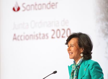 La presidenta del Banco Santander, Ana Botín, durante su intervención en la presentación de resultados de la entidad a los accionistas.