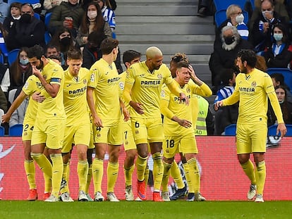 Los jugadores del Villarreal celebran el segundo gol a la Real Sociedad, obra de Gerard Moreno, en el encuentro (1-3) disputado este sábado en el Reala Stadium.