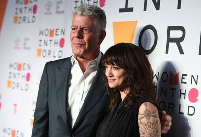 Anthony Bourdain y Asia Argento, en abril de 2018 en Nueva York.