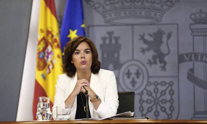 La vicepresidenta del Gobierno, Soraya S&aacute;enz de Santamar&iacute;a, durante la rueda de prensa posterior al Consejo de Ministros.