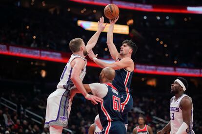 Washington Wizards forward Deni Avdija (9) shoots against Sacramento Kings forward Domantas Sabonis, left, during the first half of an NBA basketball game Saturday, March 18, 2023, in Washington.