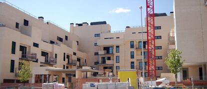 Viviendas en construcción en la nueva zona residencial de Valdebebas (Madrid).