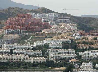 Imagen tomada desde un helicóptero de las urbanizaciones construidas en los montes de Mijas, en Málaga.