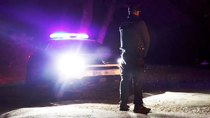 Agentes de la Guardia Civil, trabajando por la noche en una imagen de archivo.
