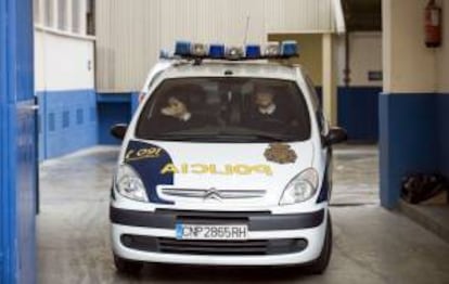 Un coche de la Policía Nacional. EFE/Archivo