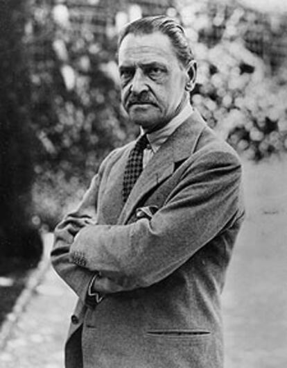 William Somerset Maugham, en su casa de la Riviera francesa en 1933.