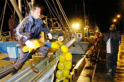 La alerta de tsunami al norte de Japón ha obligado a los pescadores nipones a quedarse en tierra.
