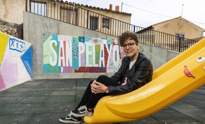 La alcaldesa de San Pelayo, Virginia Hernández, en el nuevo parque del pueblo.