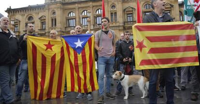 Concentración en favor de Cataluña en San Sebastián.