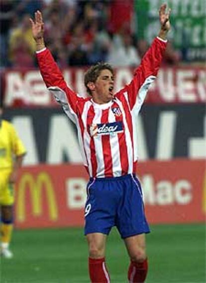 Fernando Torres canta su primer gol.