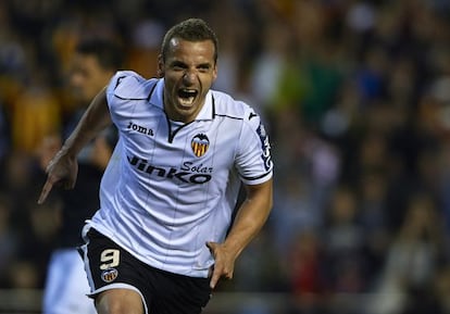 Valencia&#039;s Soldado has been sold to Premier League club Spurs. 