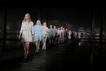 El carrusel final del desfile de Chanel.