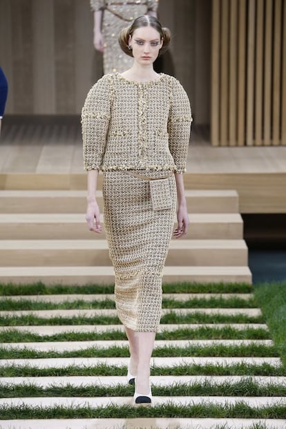 Que la riñonera iba a volver a ser tendencia ya lo predijo Chanel en su propuesta de alta costura para la primavera verano del año pasado.